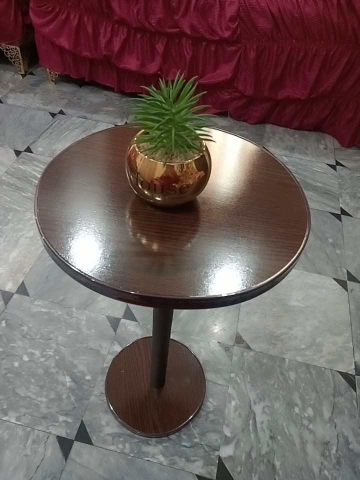 COFFEE TABLE - Image 10
